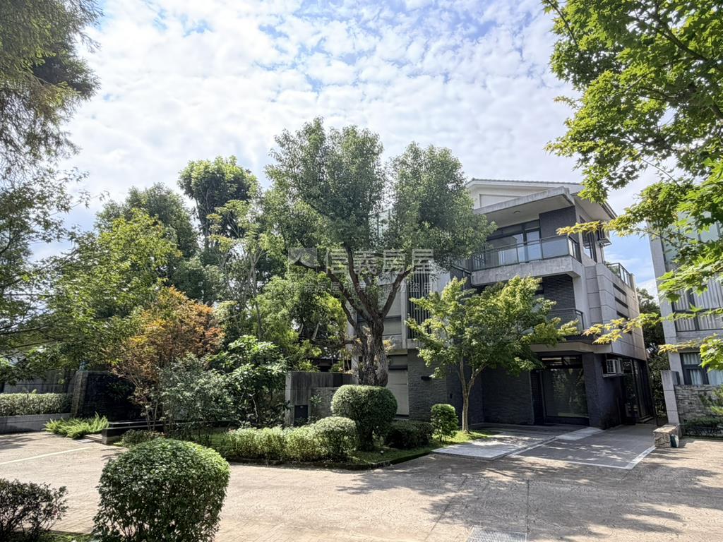 心中的日月３天籟山景美墅房屋室內格局與周邊環境