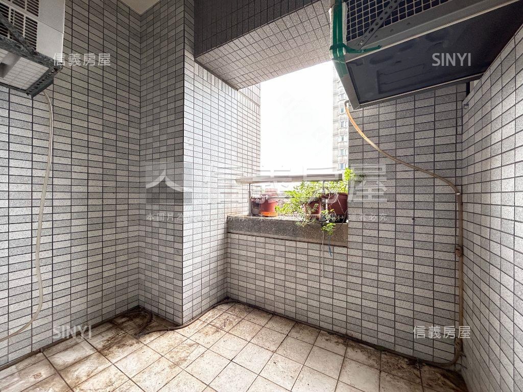 新店稀有電梯兩房房屋室內格局與周邊環境