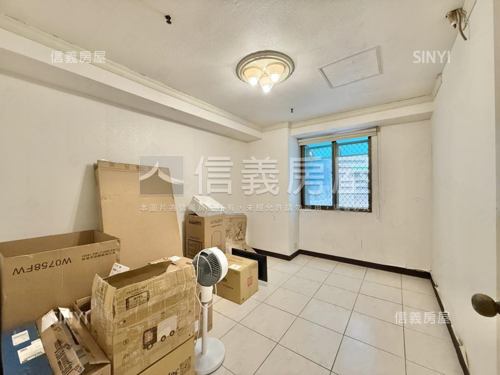 鄉城陽光鎮三房平車房屋室內格局與周邊環境