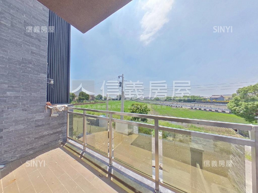 花壇明德街電梯前院美墅Ｂ房屋室內格局與周邊環境