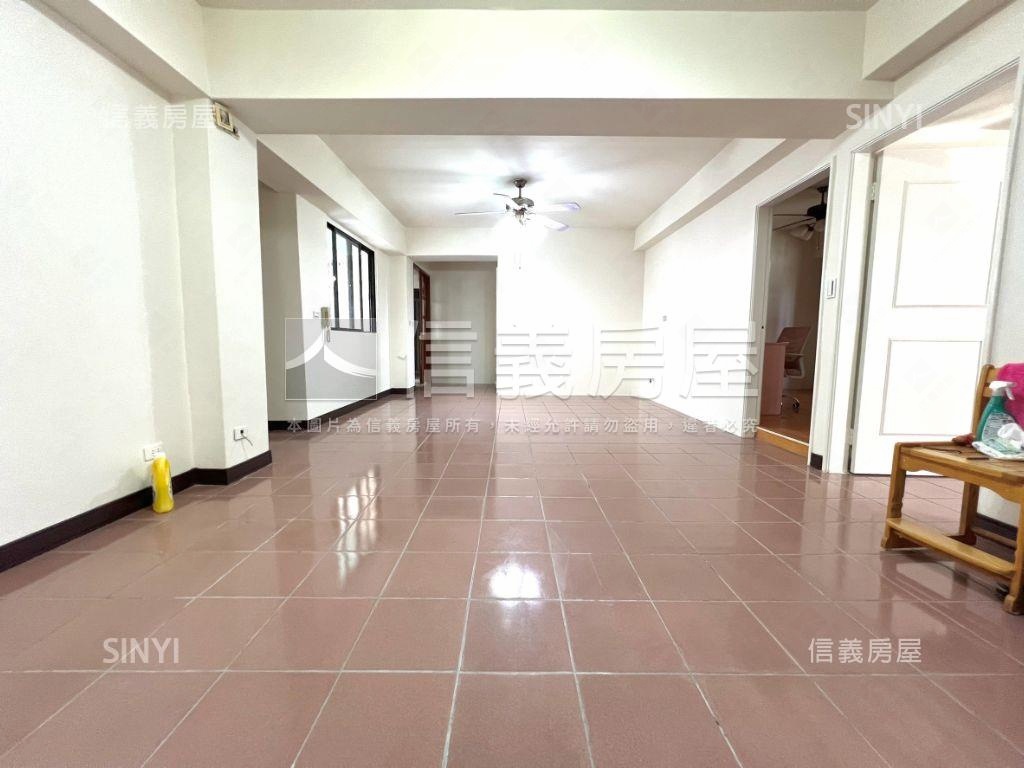 降價！西屯大三房兩衛房屋室內格局與周邊環境