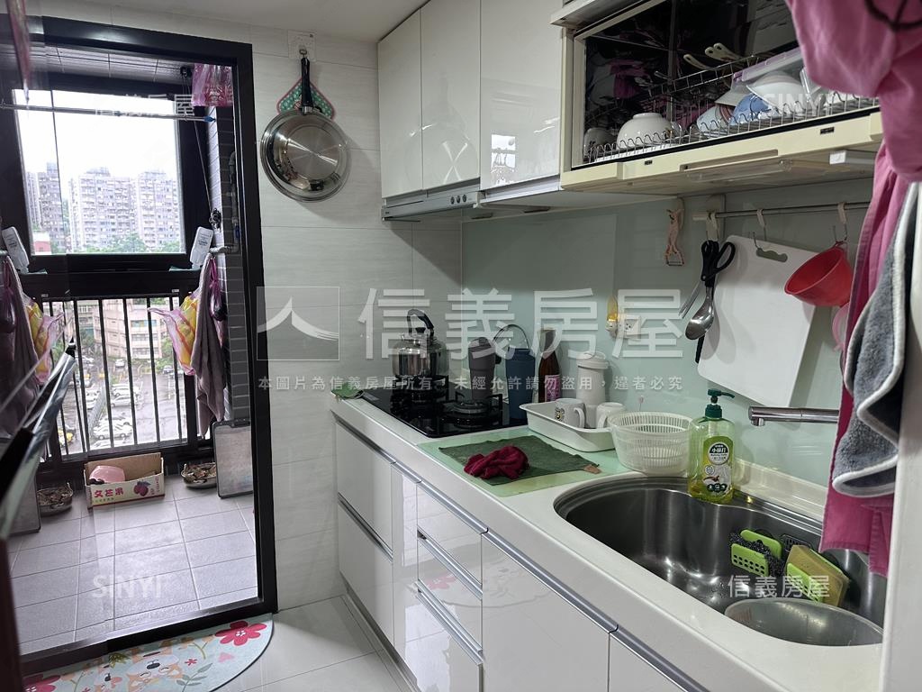 Ｉ漂亮兩房車位房屋室內格局與周邊環境