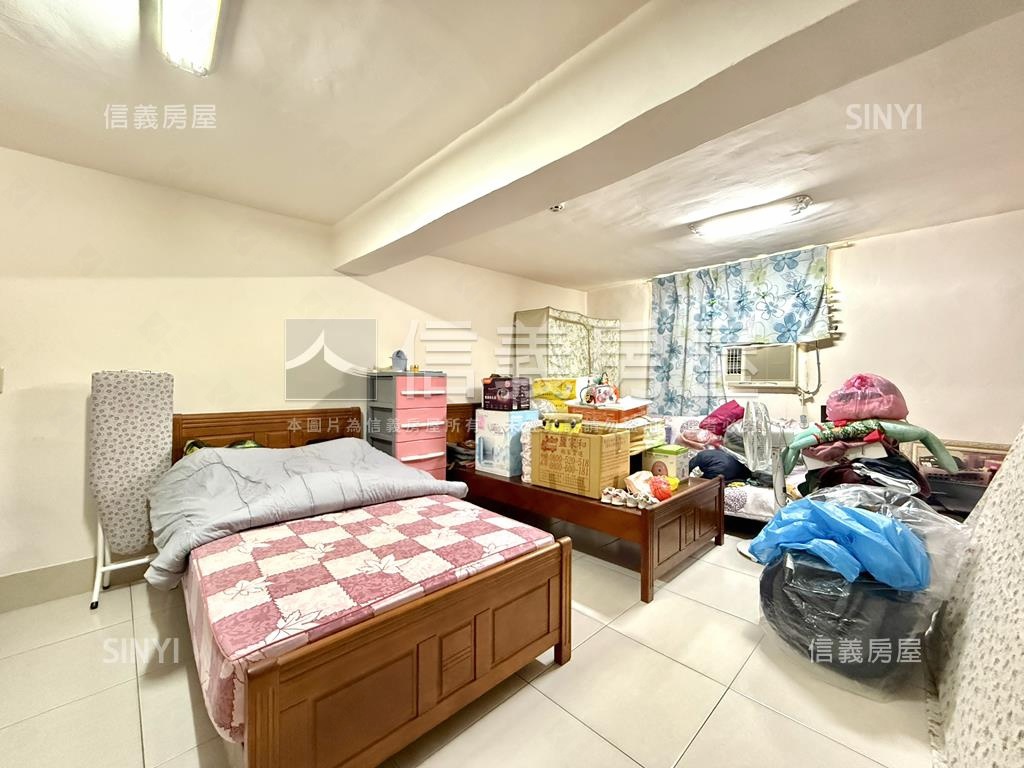 鳥松前後臨路車庫透天房屋室內格局與周邊環境