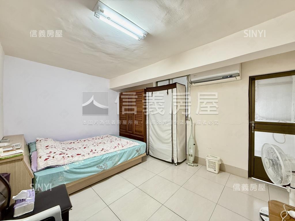鳥松前後臨路車庫透天房屋室內格局與周邊環境