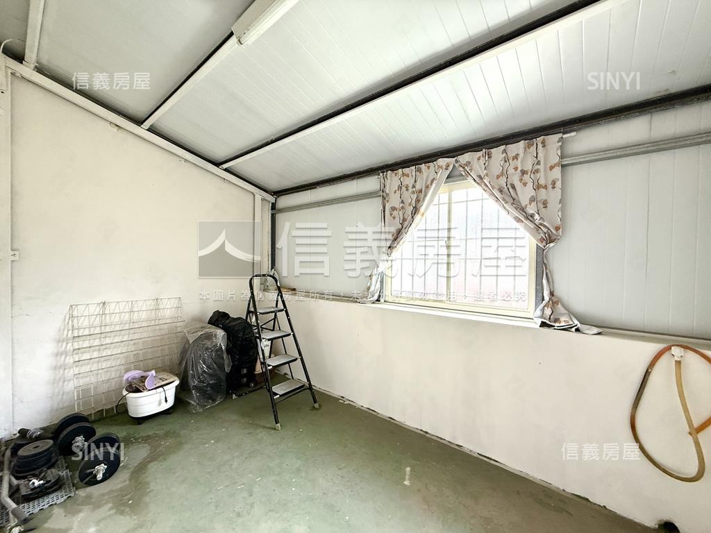 鳥松前後臨路車庫透天房屋室內格局與周邊環境