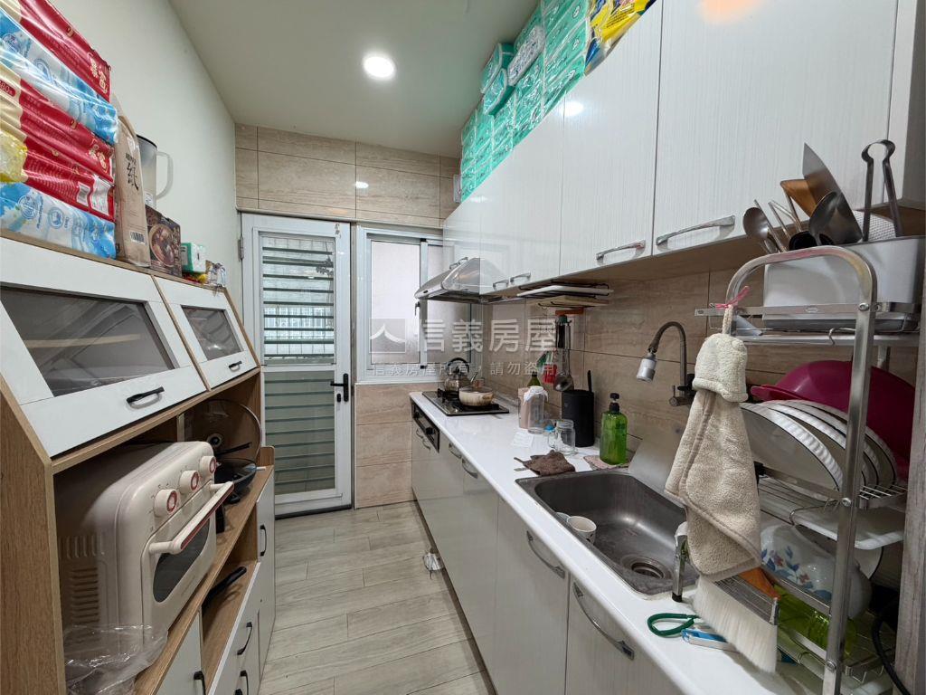 陽台進出三房美宅房屋室內格局與周邊環境