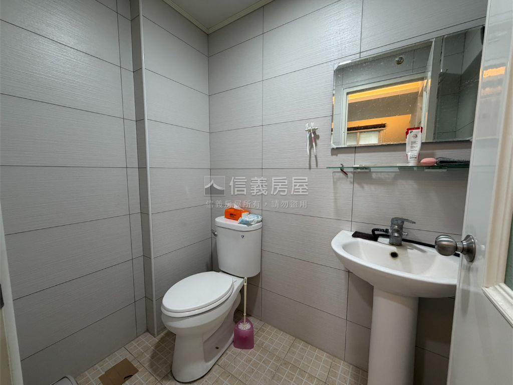 陽台進出三房美宅房屋室內格局與周邊環境