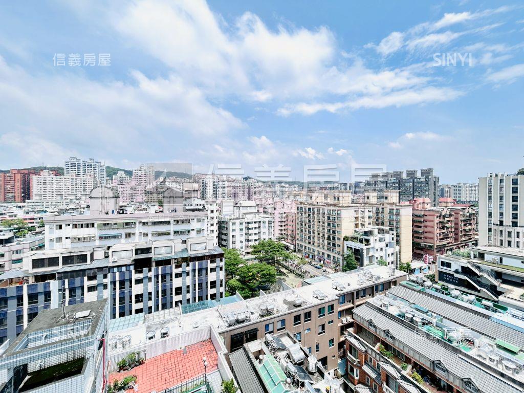 近公園步道，四房車位房屋室內格局與周邊環境