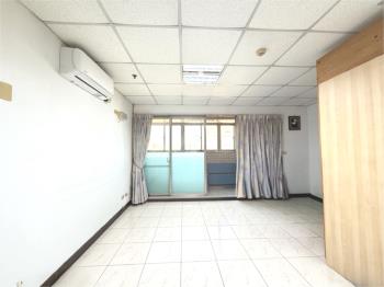 府中站前高樓亮麗空間