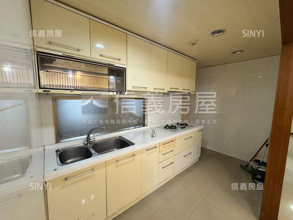 店長推薦遠見名門三房車位房屋室內格局與周邊環境