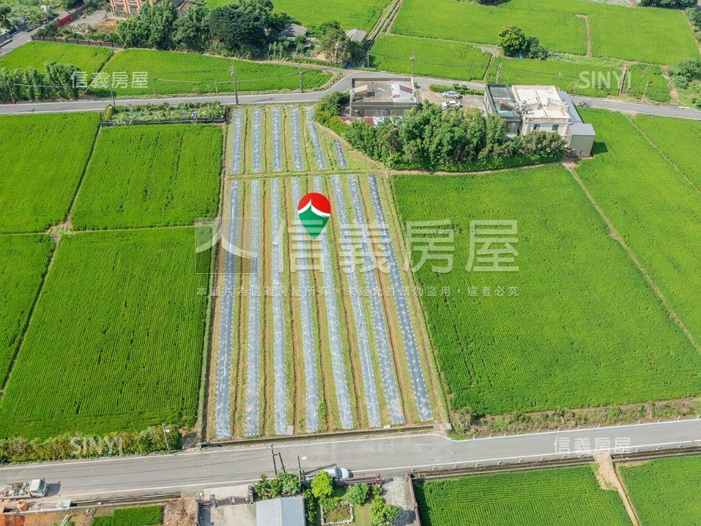 新屋雙面臨路農地房屋室內格局與周邊環境