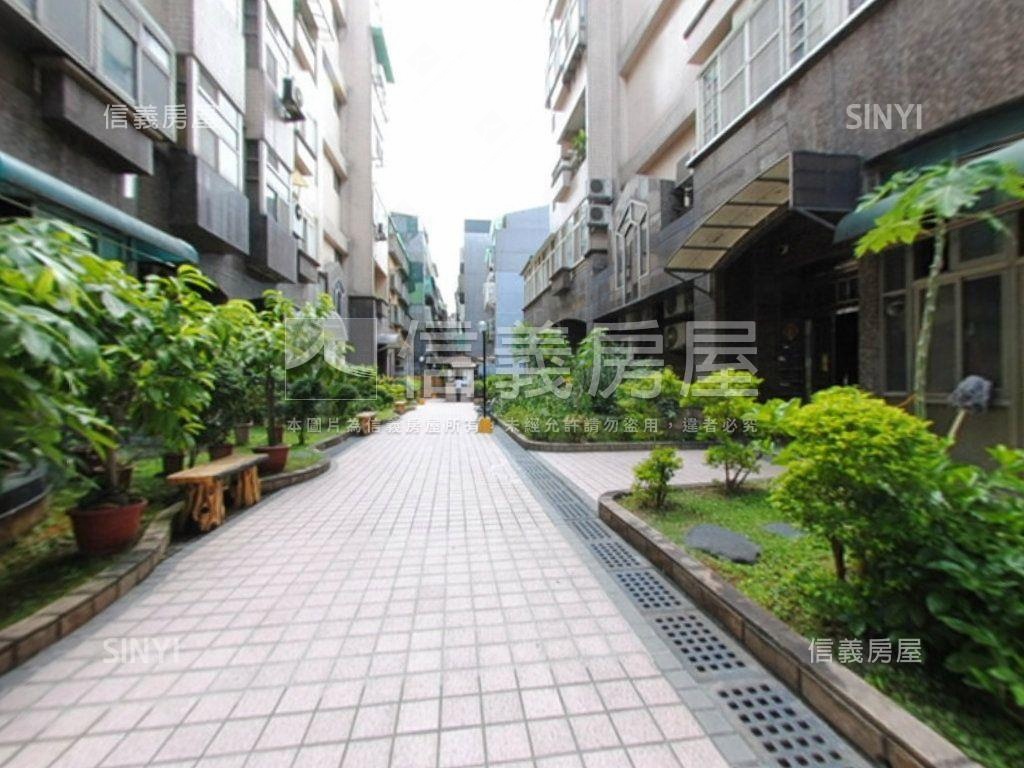 民生社區✬挑高✬庭院✬車房屋室內格局與周邊環境