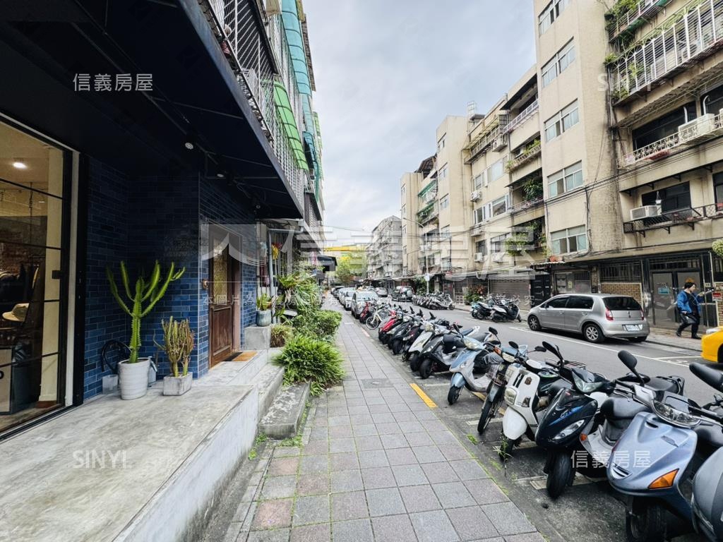 民生社區✬挑高✬庭院✬車房屋室內格局與周邊環境