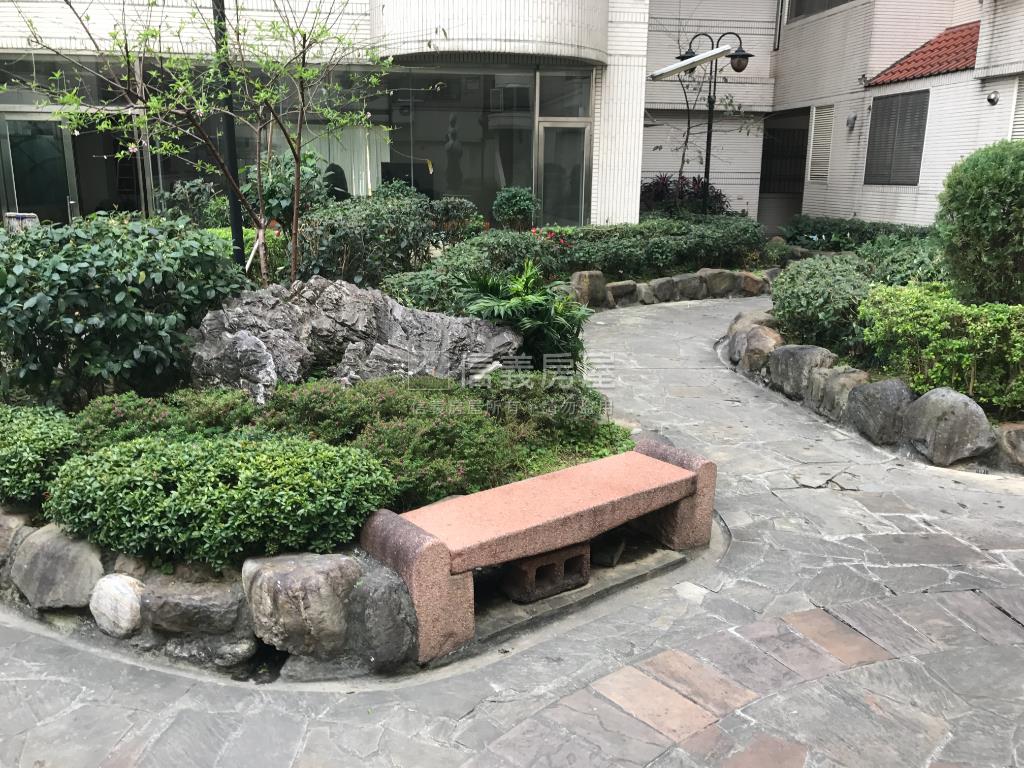 水湳近陳平國小三房車位房屋室內格局與周邊環境