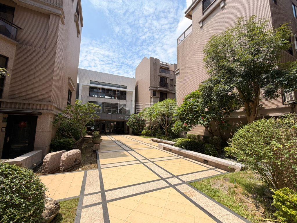 內壢深耕六挑高社區別墅房屋室內格局與周邊環境