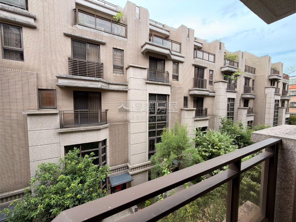 內壢深耕六挑高社區別墅房屋室內格局與周邊環境