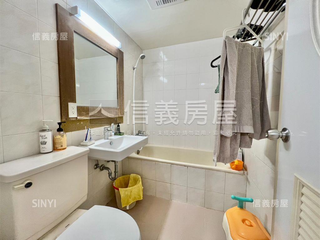 國泰木質簡約三房平車房屋室內格局與周邊環境