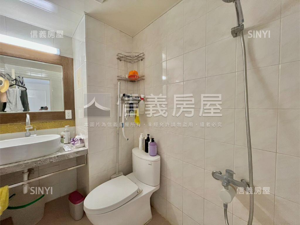 國泰木質簡約三房平車房屋室內格局與周邊環境