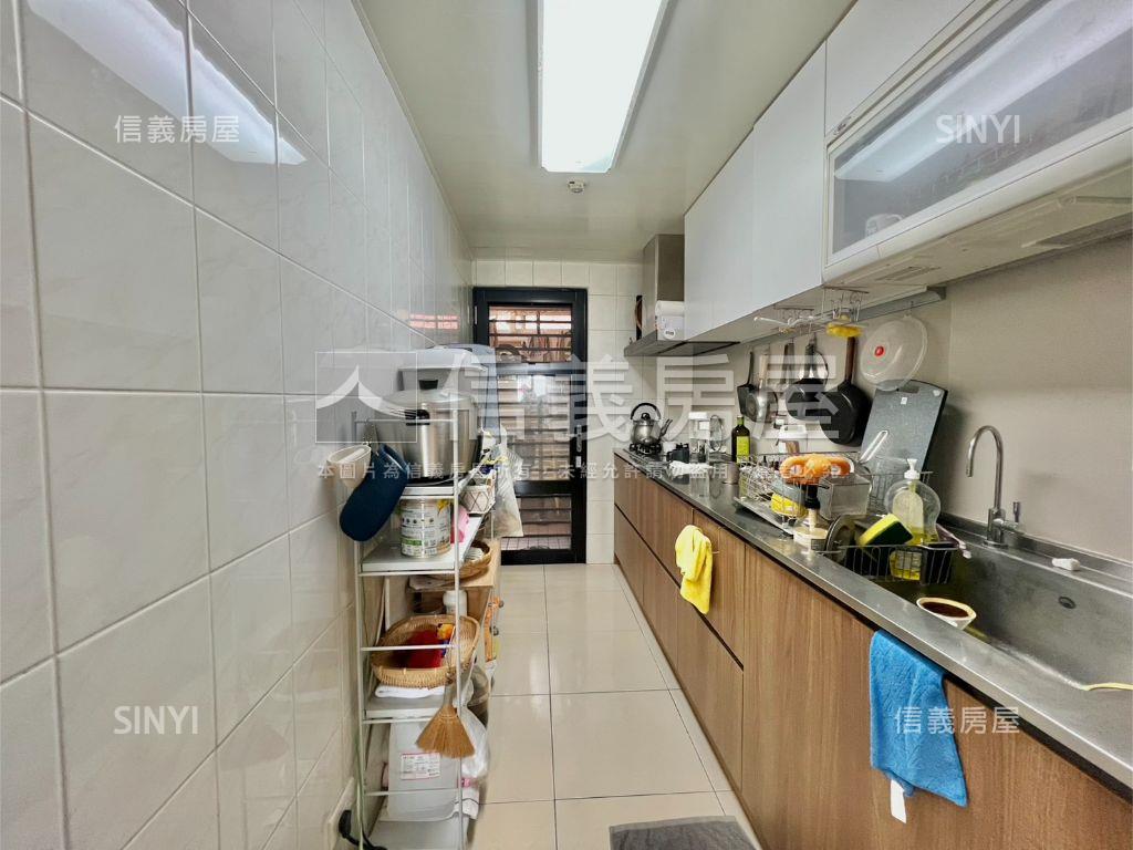 國泰木質簡約三房平車房屋室內格局與周邊環境