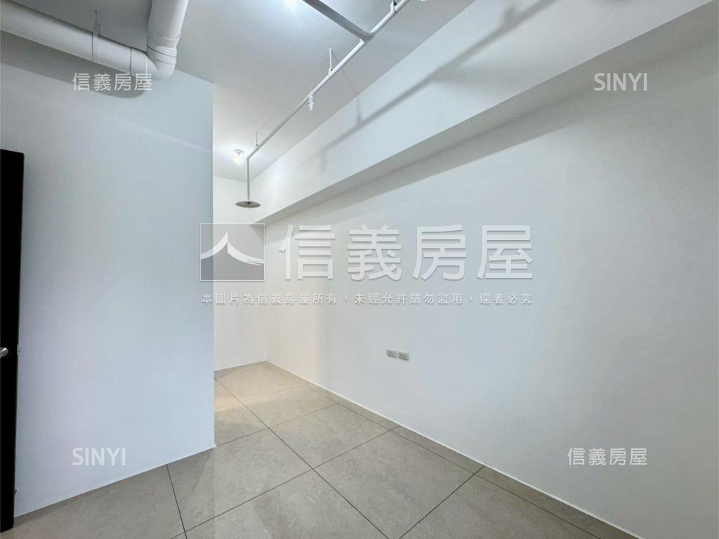 左岸美麗新生活兩房車位房屋室內格局與周邊環境