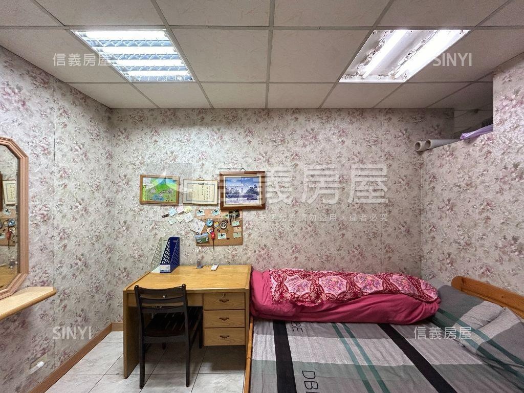 昌益桂冠三房車位房屋室內格局與周邊環境