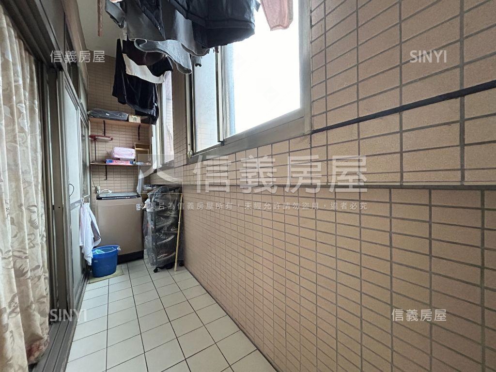 昌益桂冠三房車位房屋室內格局與周邊環境