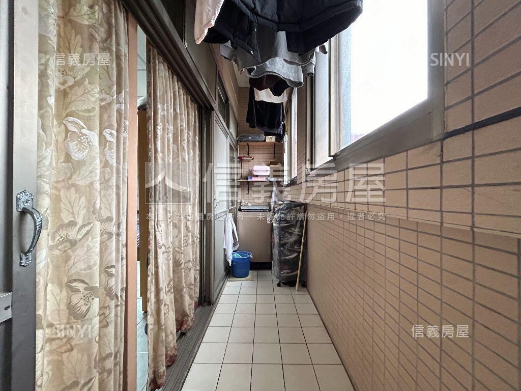 昌益桂冠三房車位房屋室內格局與周邊環境