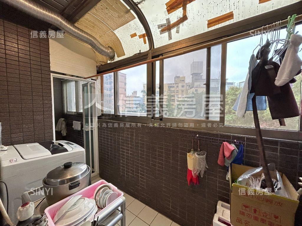 昌益桂冠三房車位房屋室內格局與周邊環境
