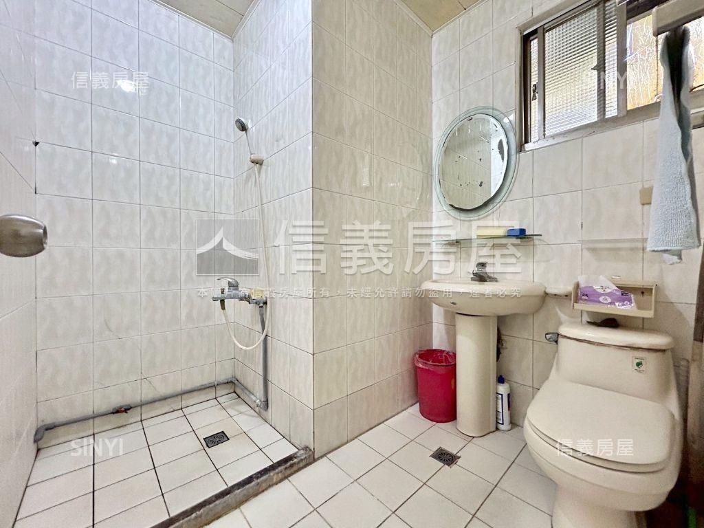 昌益桂冠三房車位房屋室內格局與周邊環境