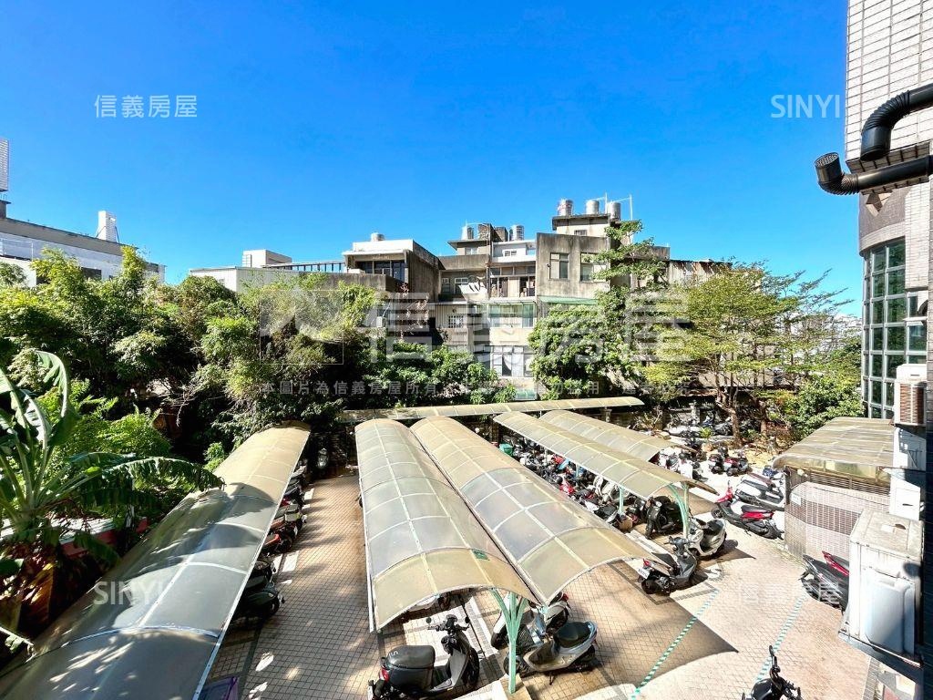 昌益桂冠三房車位房屋室內格局與周邊環境