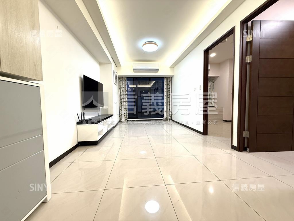 威峰露臺美２房房屋室內格局與周邊環境