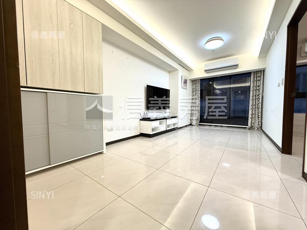 威峰露臺美２房房屋室內格局與周邊環境