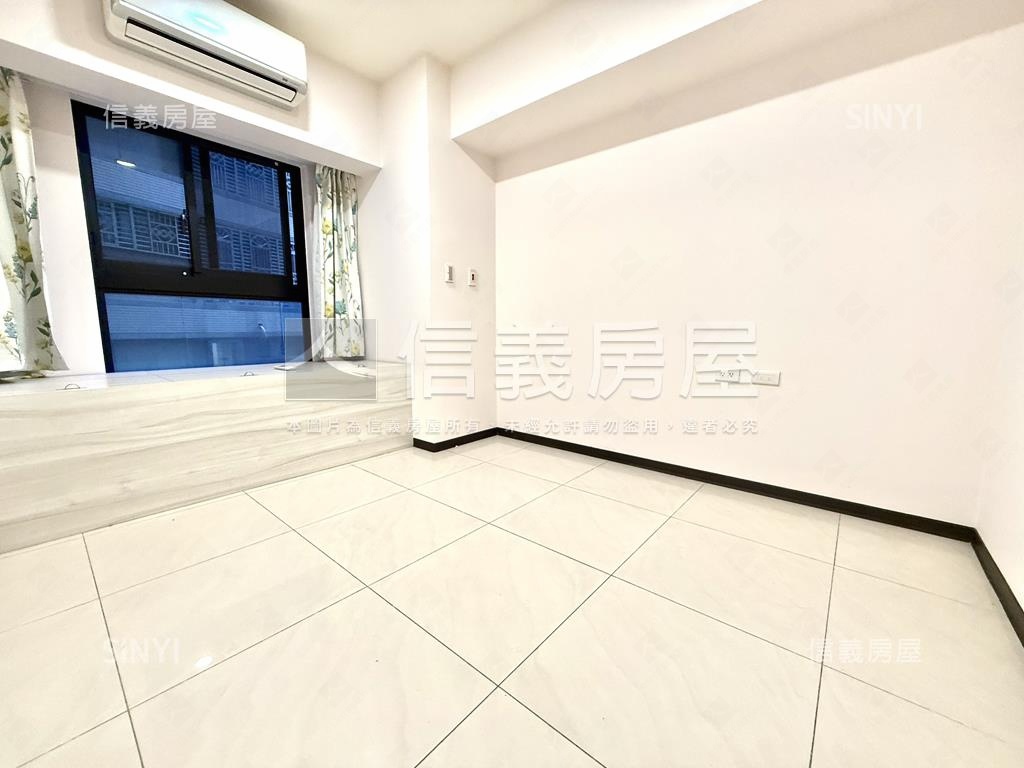 威峰露臺美２房房屋室內格局與周邊環境