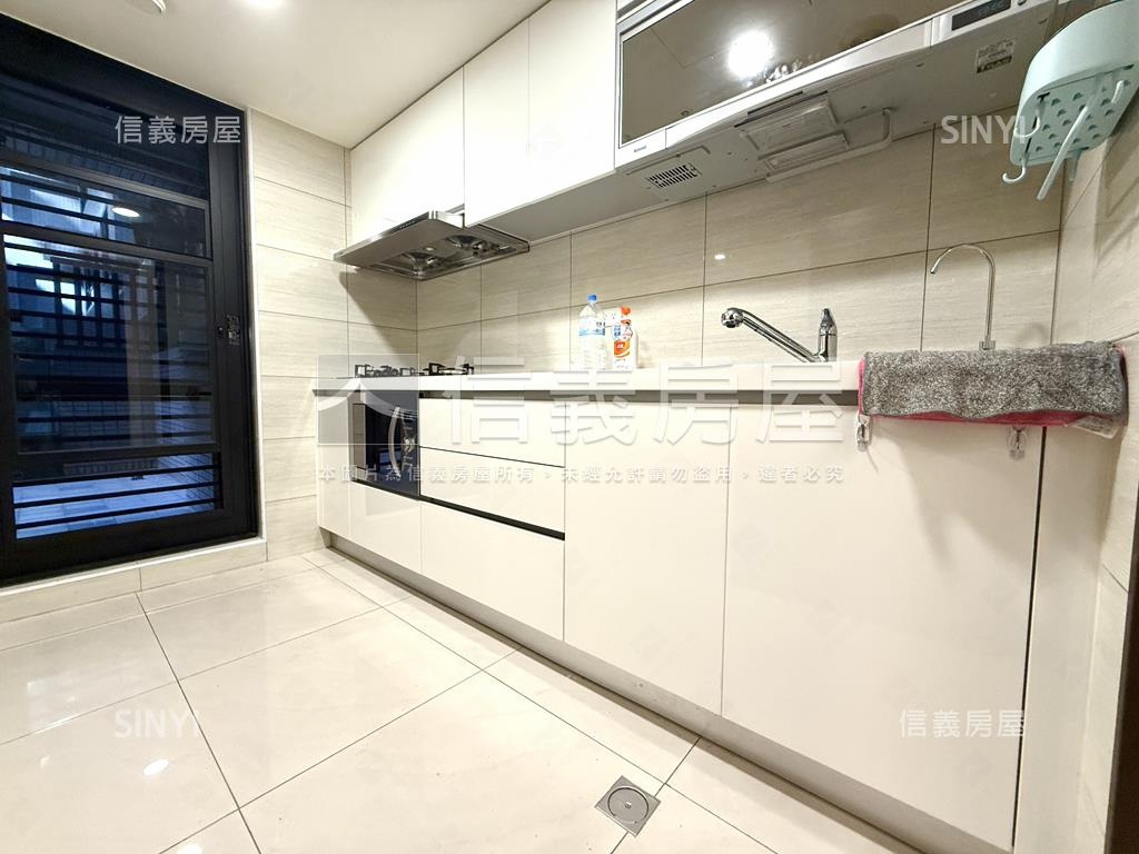 威峰露臺美２房房屋室內格局與周邊環境