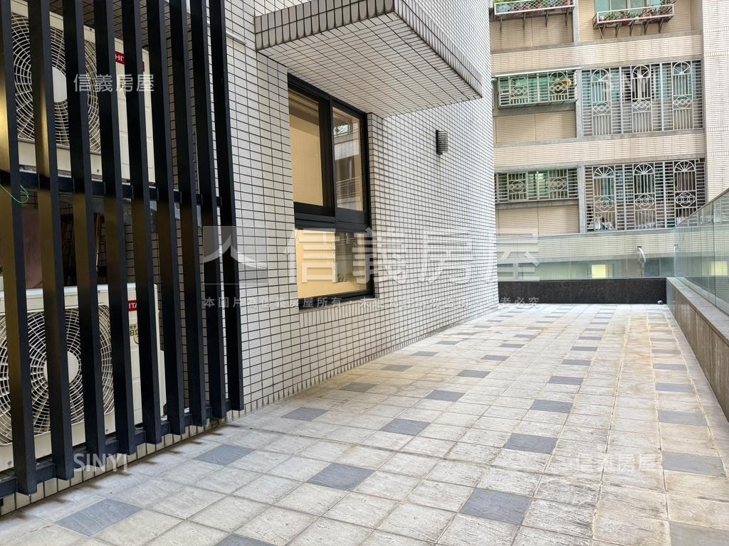 威峰露臺美２房房屋室內格局與周邊環境