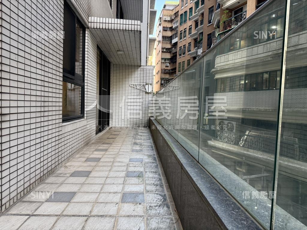 威峰露臺美２房房屋室內格局與周邊環境