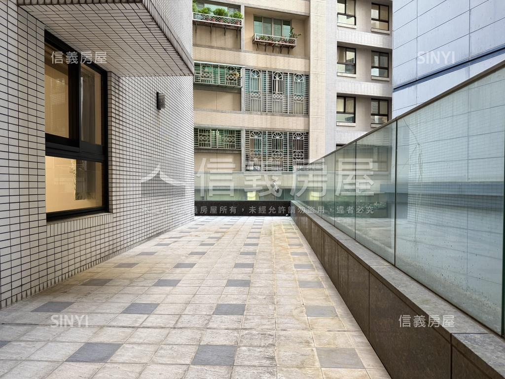 威峰露臺美２房房屋室內格局與周邊環境