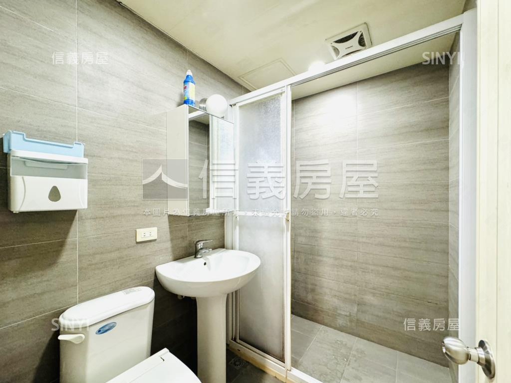 城中城稀有３樓方正美寓房屋室內格局與周邊環境