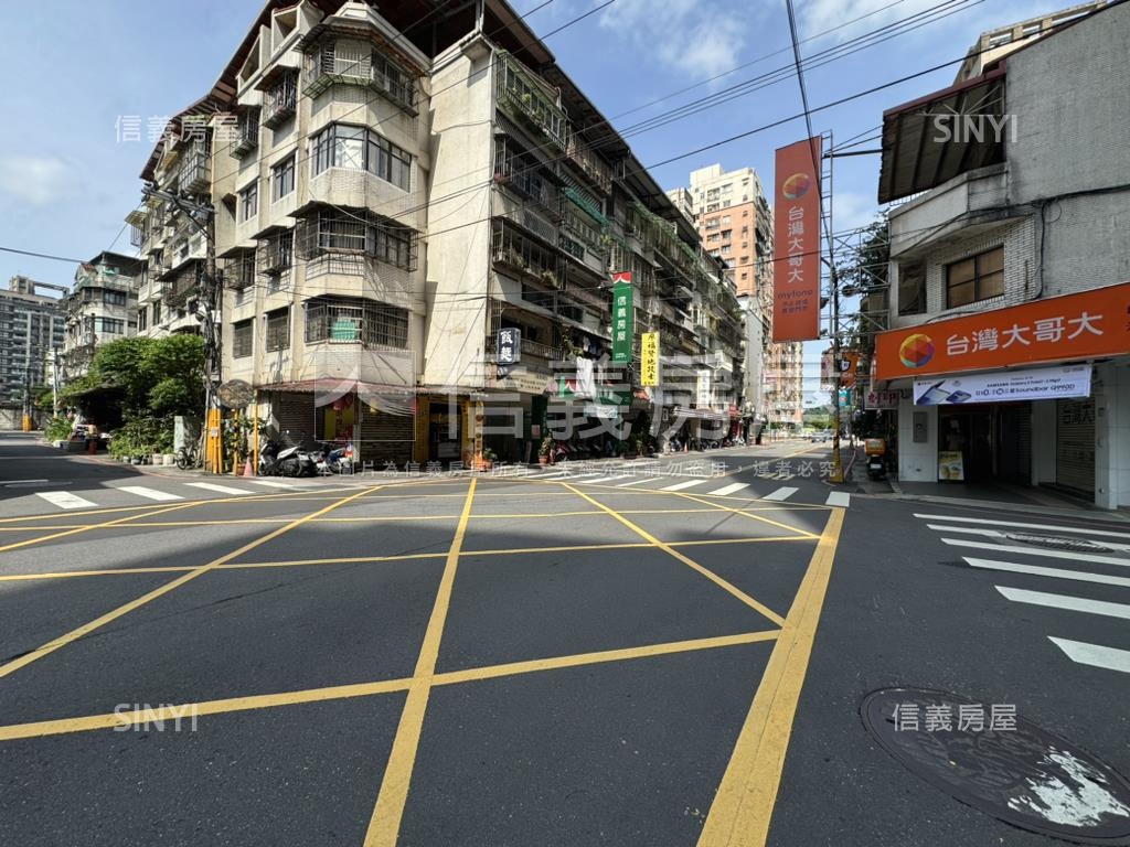 城中城稀有３樓方正美寓房屋室內格局與周邊環境