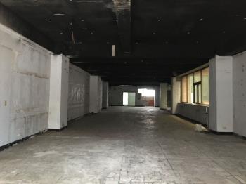 塭仔圳旁輔大捷運金店面