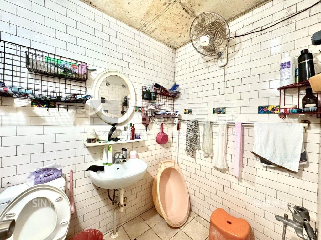 專任精華商業區透天房屋室內格局與周邊環境