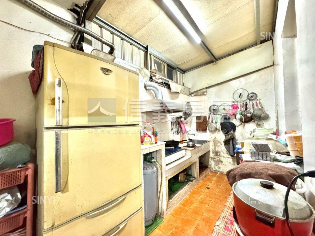 專任精華商業區透天房屋室內格局與周邊環境