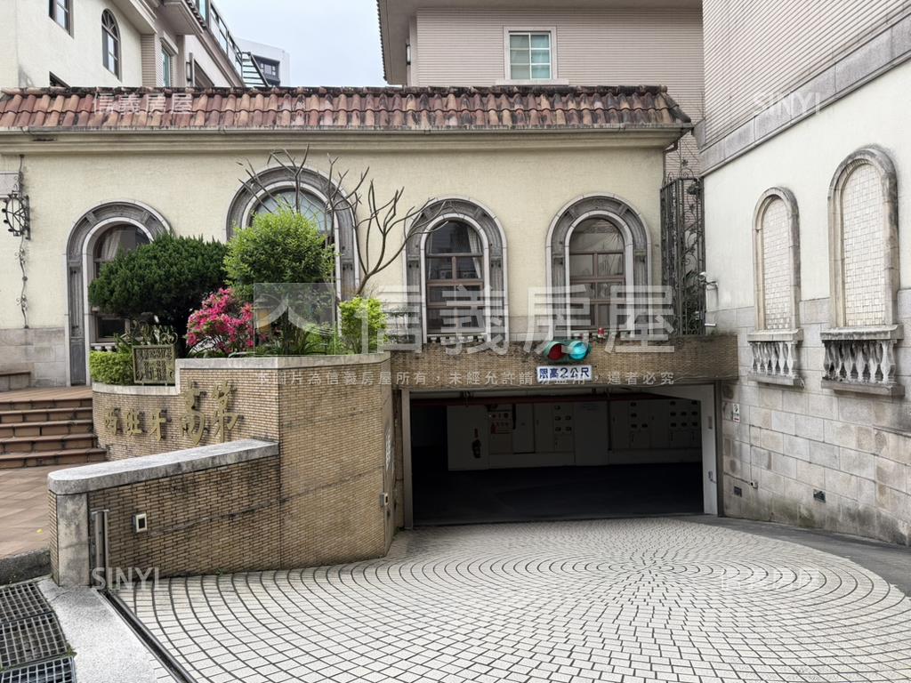 西班牙高第大空間別墅房屋室內格局與周邊環境