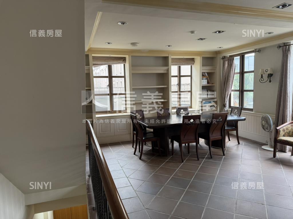 西班牙高第大空間別墅房屋室內格局與周邊環境