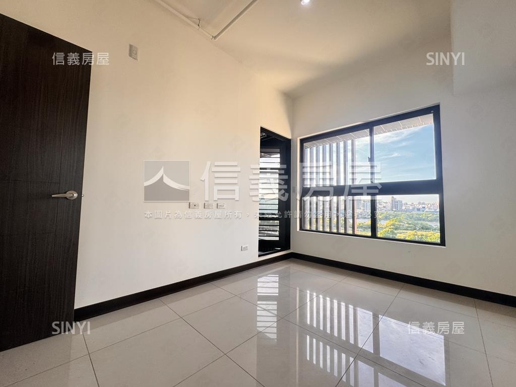 江翠河景帝景五號三房車位房屋室內格局與周邊環境