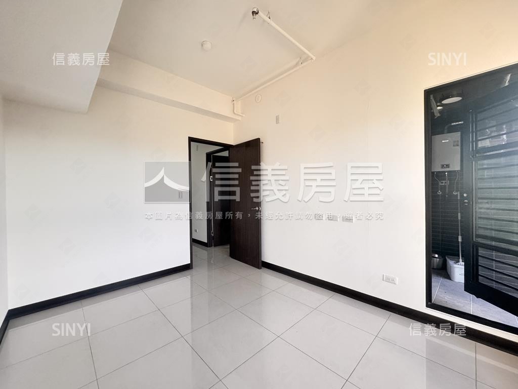 江翠河景帝景五號三房車位房屋室內格局與周邊環境