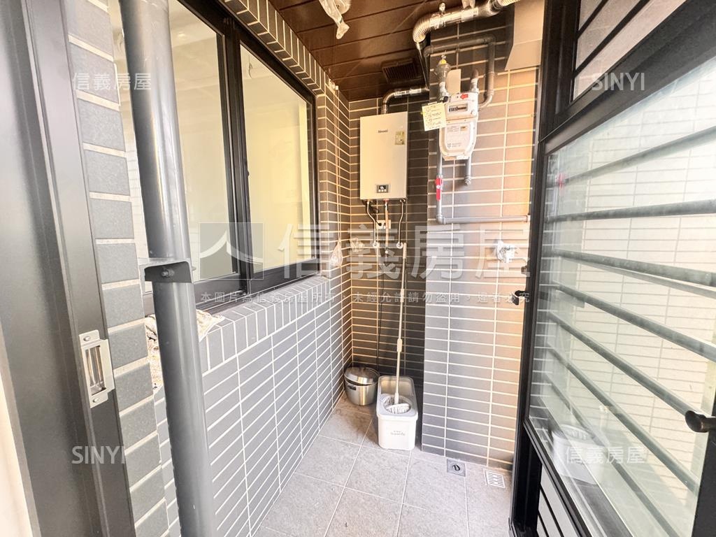 江翠河景帝景五號三房車位房屋室內格局與周邊環境