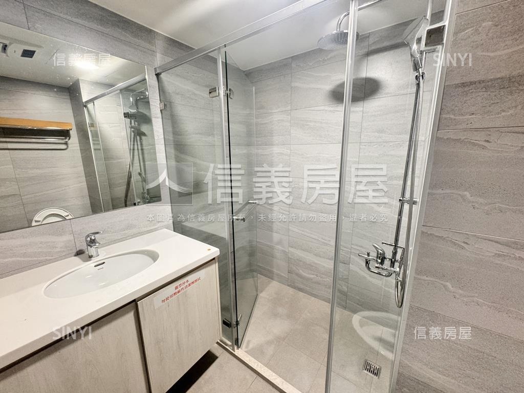 江翠河景帝景五號三房車位房屋室內格局與周邊環境