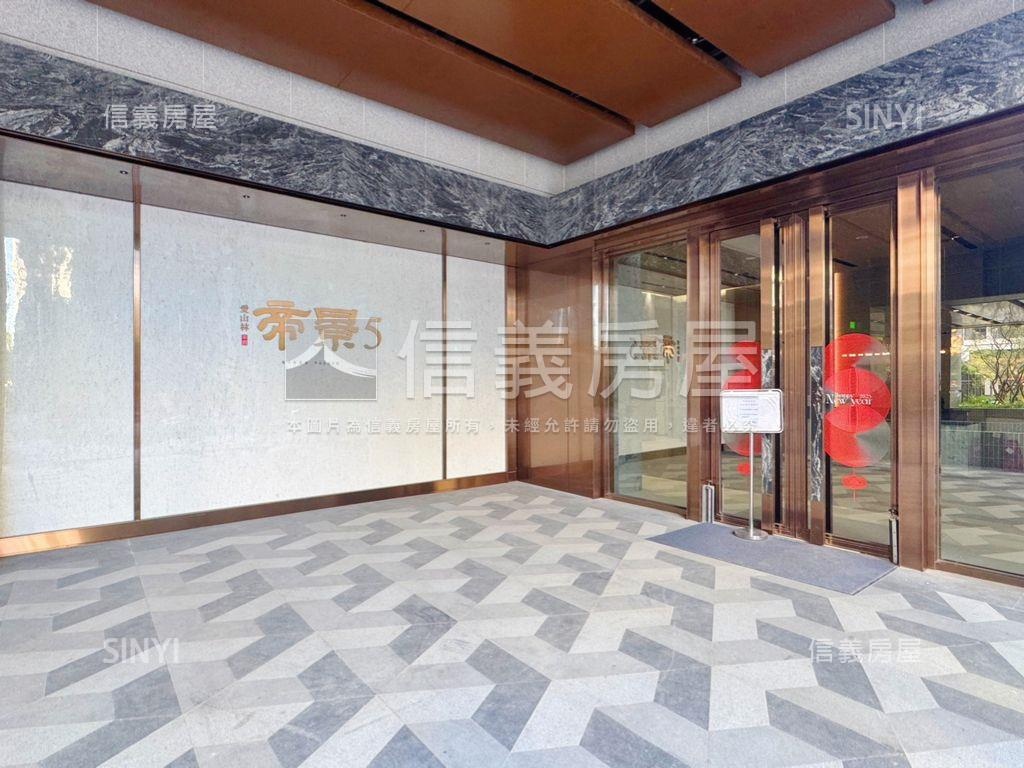 江翠河景帝景五號三房車位房屋室內格局與周邊環境