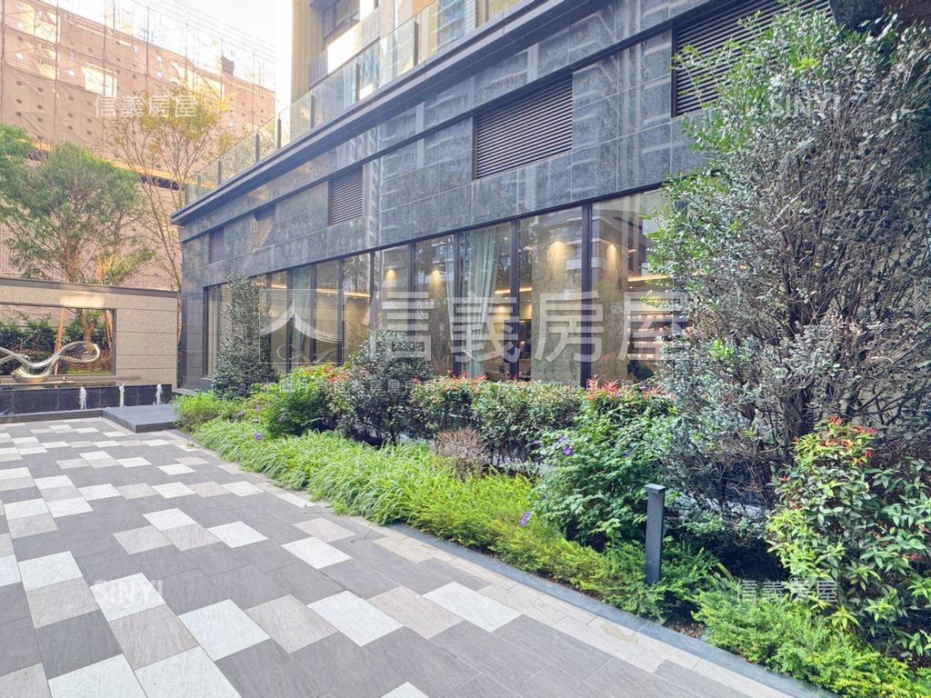 江翠河景帝景五號三房車位房屋室內格局與周邊環境